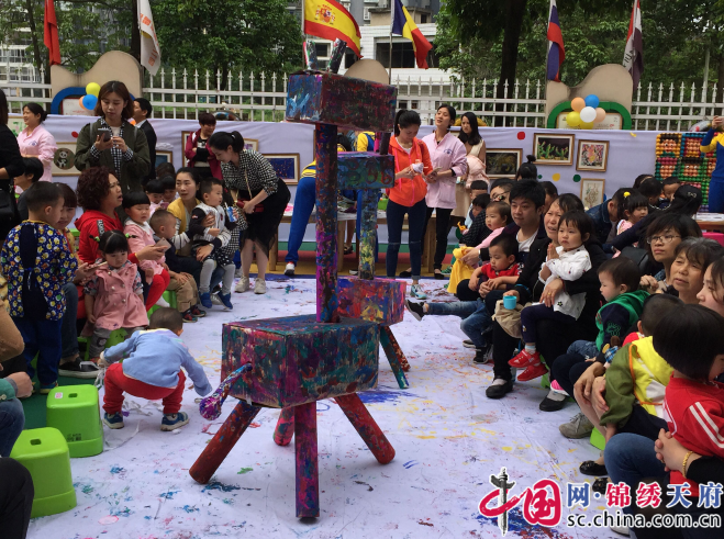 遂寧市星蕾國際幼兒園開展“大童小藝”大型美術(shù)親子活動