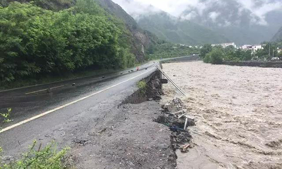 游客注意！連續(xù)強(qiáng)降雨 阿壩州多地出現(xiàn)災(zāi)情